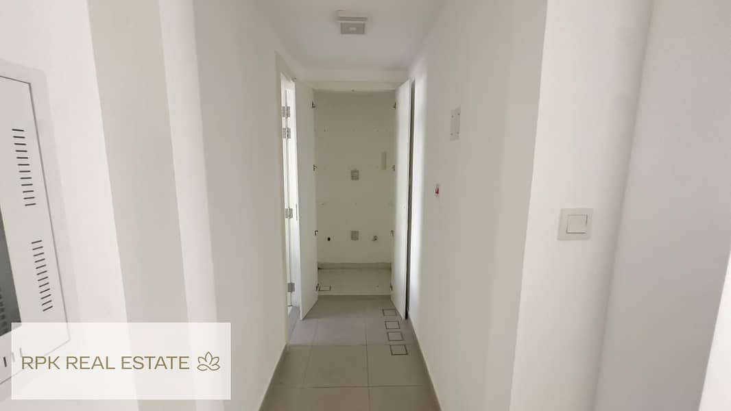 READY TO MOVE IN | COMMUNITY LIVING | SPACIOUS - Image 19