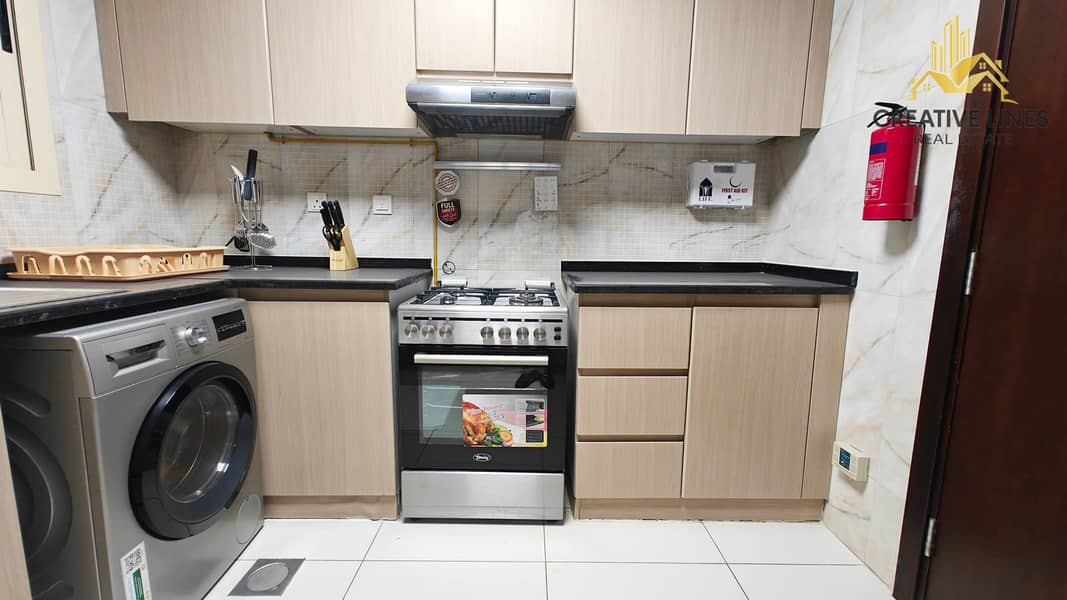 Fully furnished luxury 2-Bedroom with closed kitchen apartment// ready to move// Cheque 4 to 6