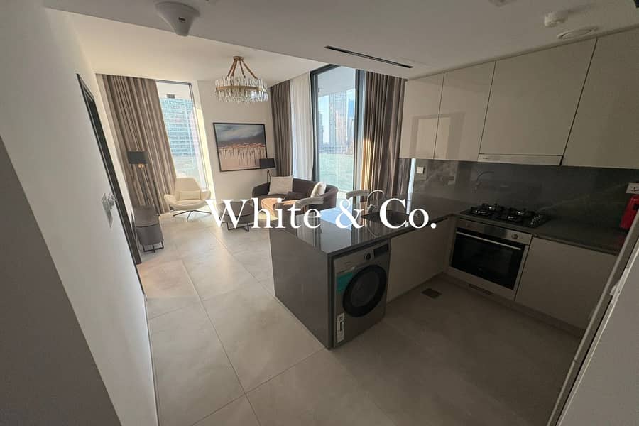 Fully Furnished | Spacious Corner Unit | Vacant No