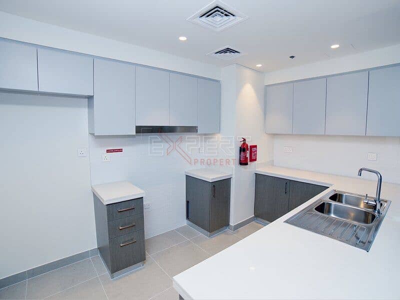 Open Layout | Bright & Spacious Unit | Stunning City Views