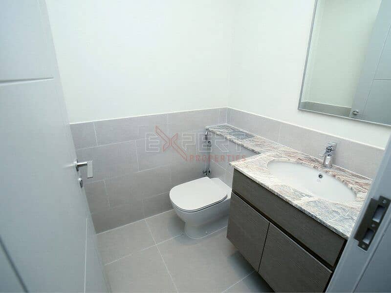 Open Layout | Bright & Spacious Unit | Stunning City Views - Image 11