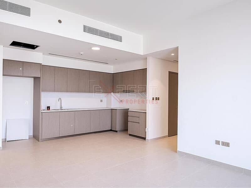 Luxury Residence | Boulevard & Fountain Views |Elegant High-Floor