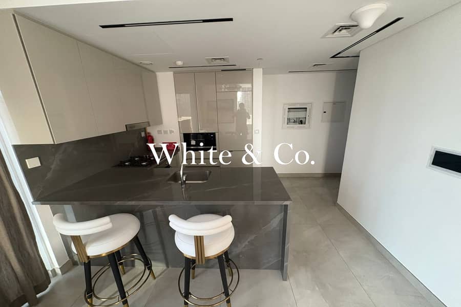 Fully Furnished | Spacious Corner Unit | Vacant No