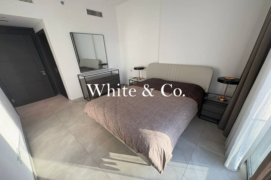 Fully Furnished | Spacious Corner Unit | Vacant No