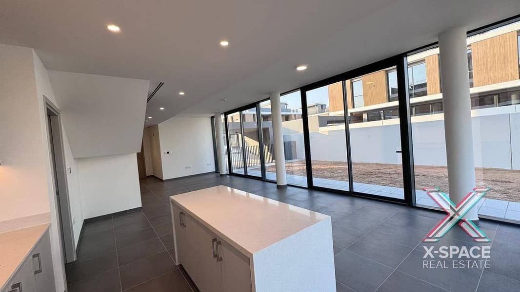 Single Row Brand New with Lush Green Backyard - Image 9