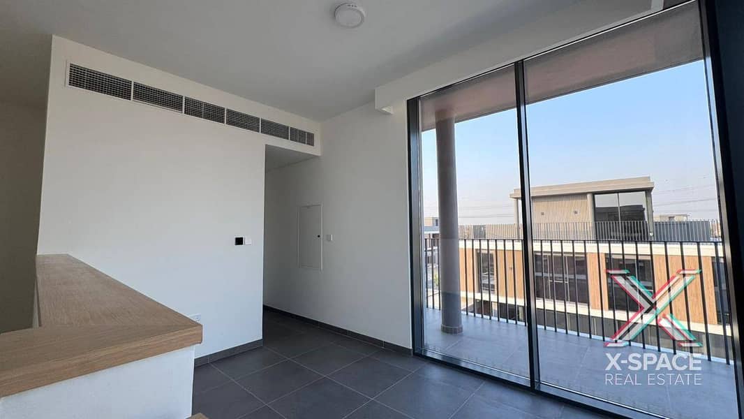 Single Row Brand New with Lush Green Backyard - Image 11