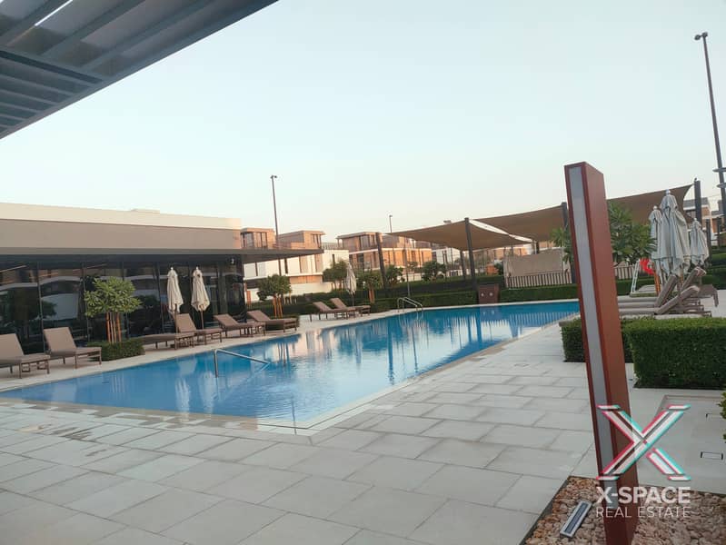 Single Row Brand New with Lush Green Backyard - Image 14