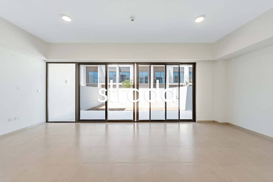 Straight Kitchen | Brand New | Perfect Location