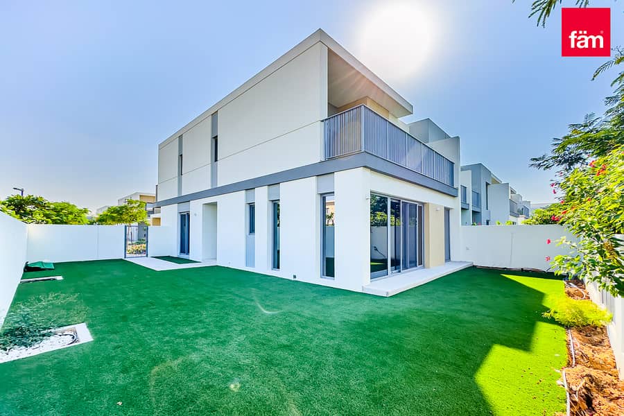 Stunning |4br Big Plot | Single Row | Park Facing