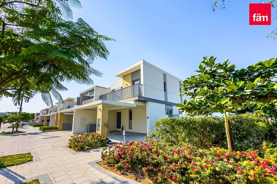 Stunning |4br Big Plot | Single Row | Park Facing