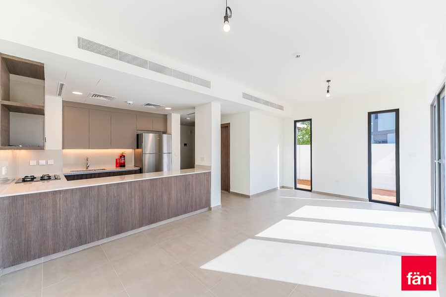 Stunning |4br Big Plot | Single Row | Park Facing