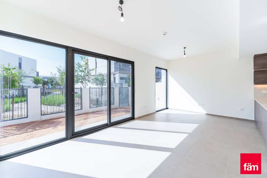 Stunning |4br Big Plot | Single Row | Park Facing