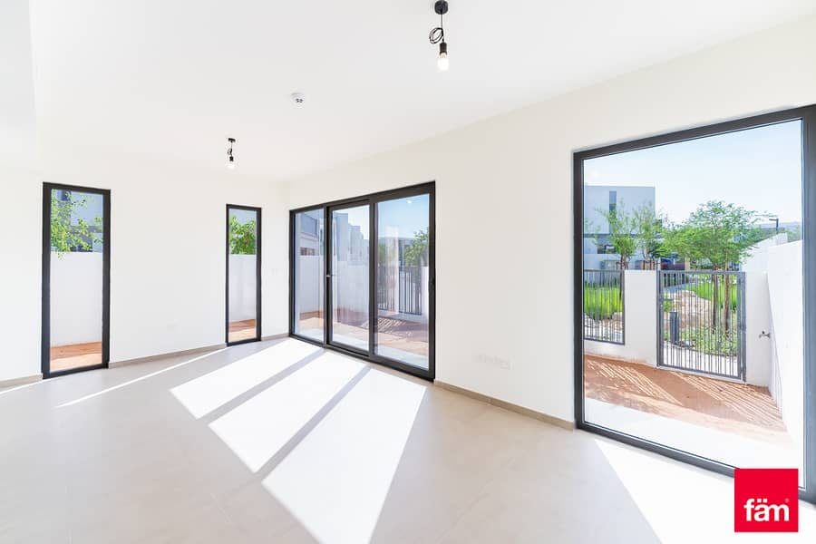 Stunning |4br Big Plot | Single Row | Park Facing