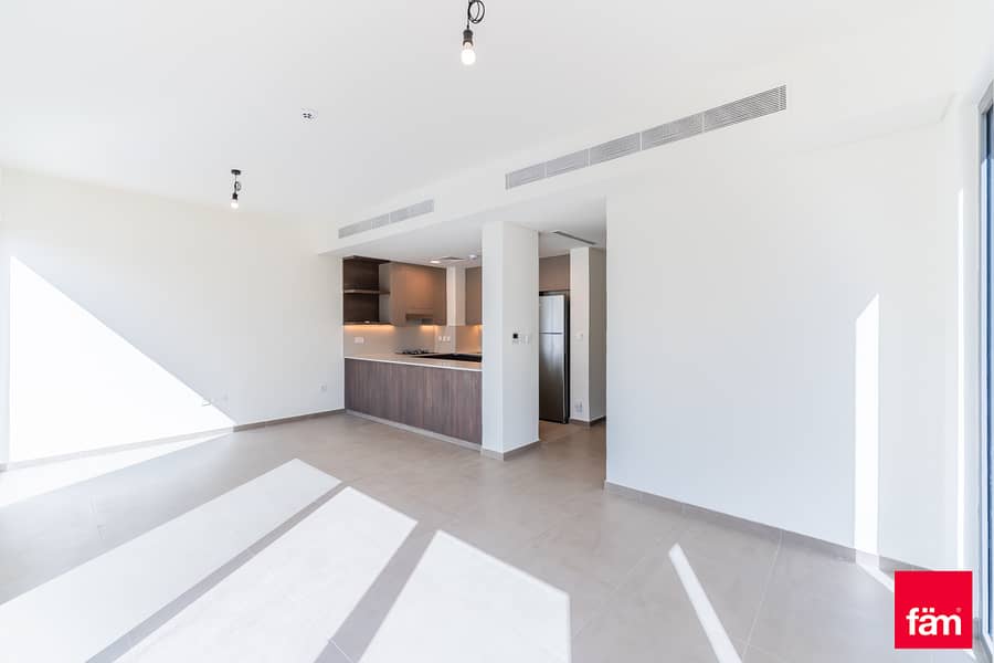 Stunning |4br Big Plot | Single Row | Park Facing - Image 8