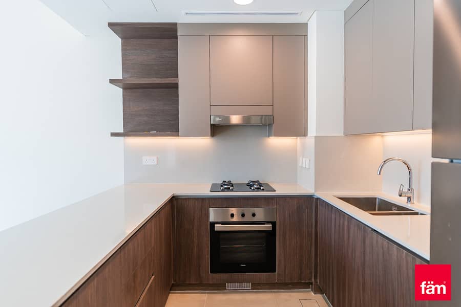 Stunning |4br Big Plot | Single Row | Park Facing - Image 9