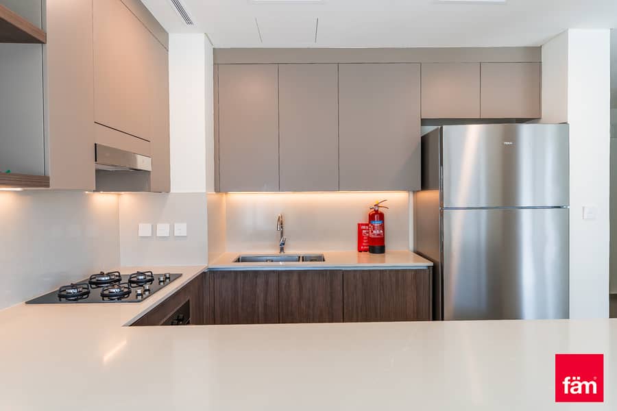 Stunning |4br Big Plot | Single Row | Park Facing - Image 12