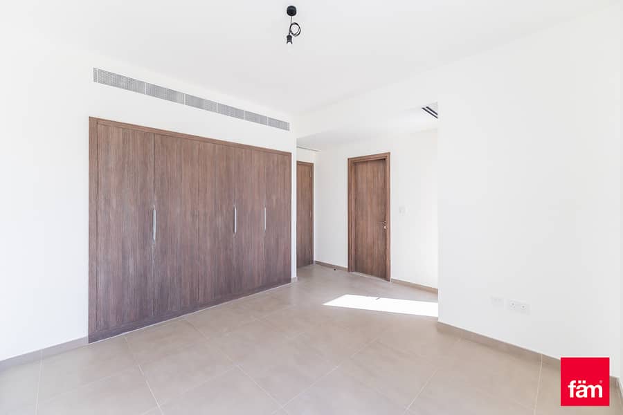 Stunning |4br Big Plot | Single Row | Park Facing - Image 19