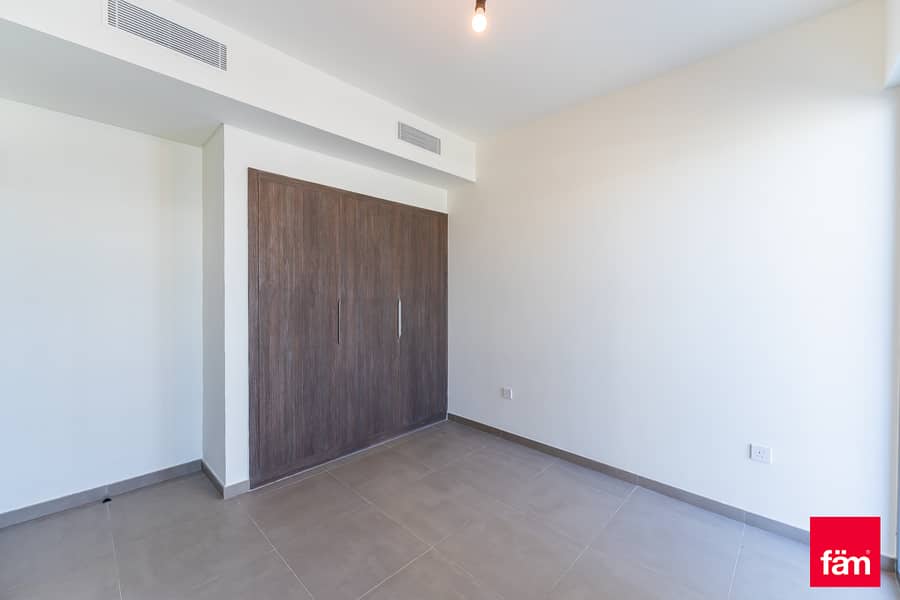 Stunning |4br Big Plot | Single Row | Park Facing - Image 20