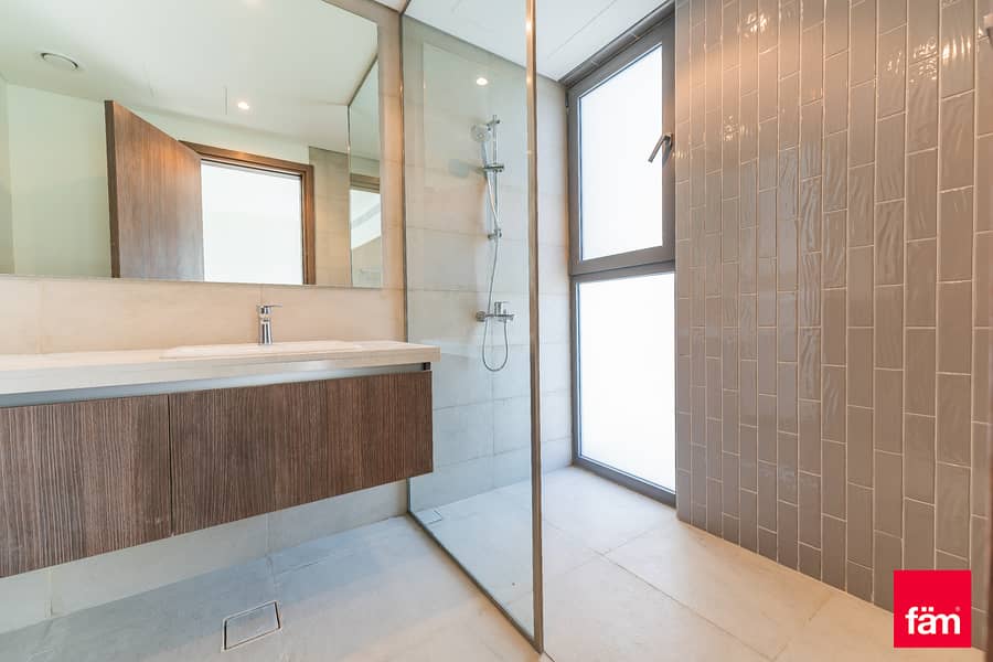 Stunning |4br Big Plot | Single Row | Park Facing - Image 23