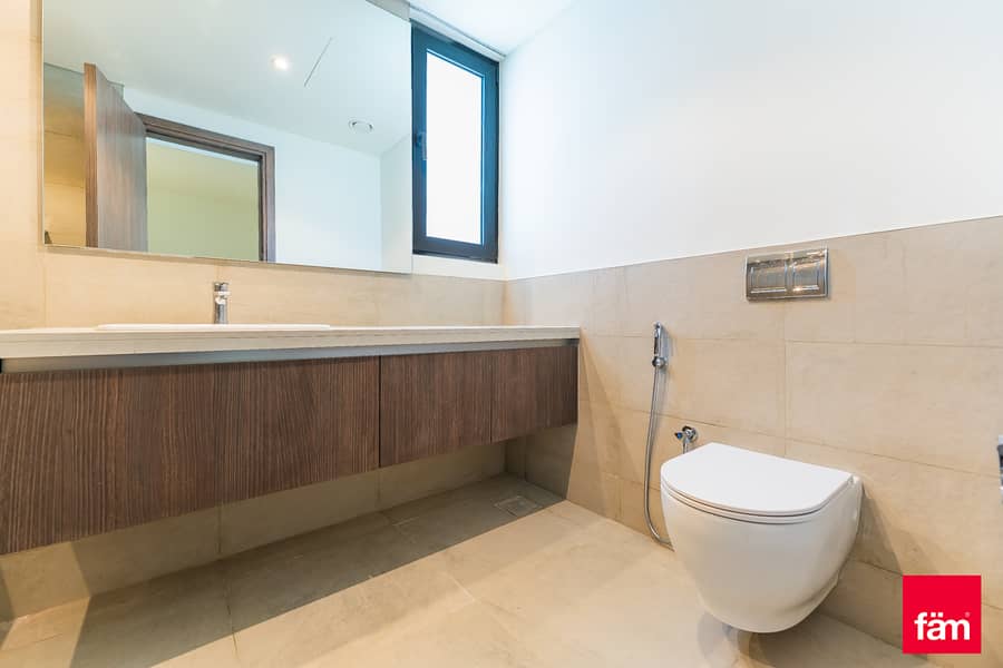 Stunning |4br Big Plot | Single Row | Park Facing - Image 24