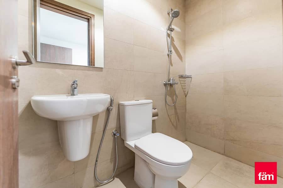 Stunning |4br Big Plot | Single Row | Park Facing - Image 25