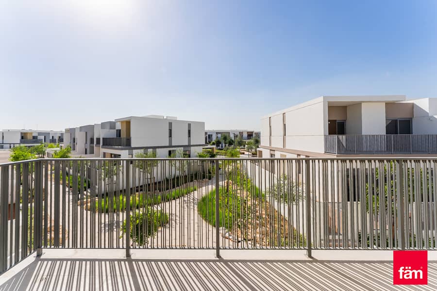 Stunning |4br Big Plot | Single Row | Park Facing - Image 26