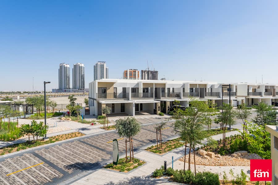 Stunning |4br Big Plot | Single Row | Park Facing - Image 28