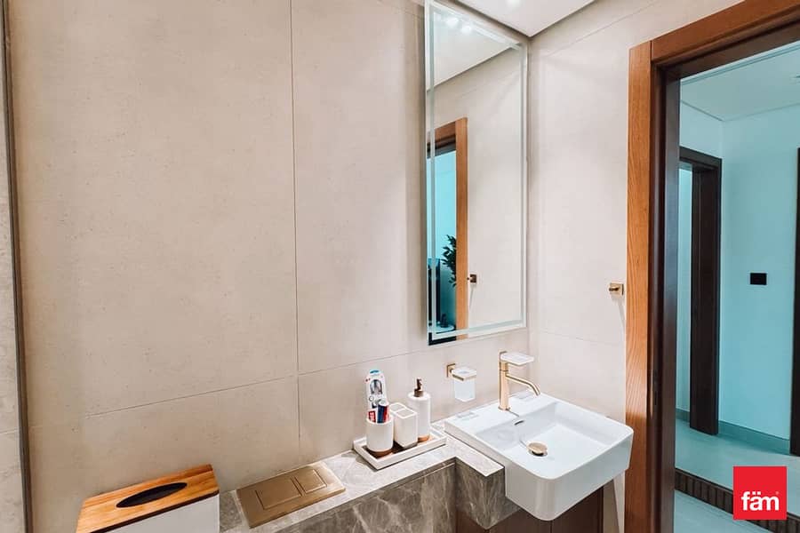 Corner Unit | Canal View | Furnished | Upgraded - Image 9