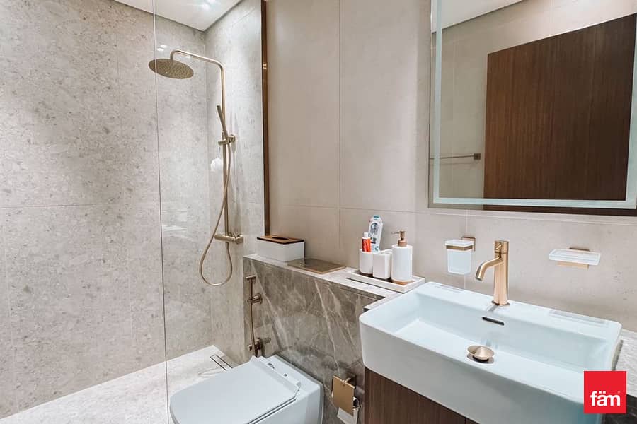 Corner Unit | Canal View | Furnished | Upgraded - Image 10