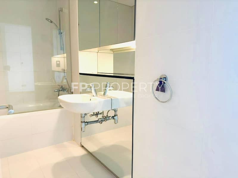 DIFC & Sea View | High Floor | 2 Parking - Image 13