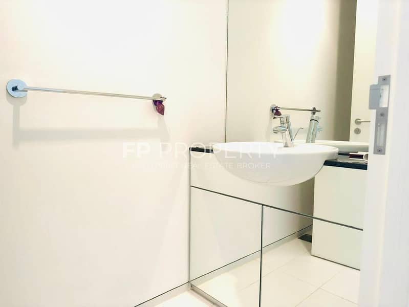 DIFC & Sea View | High Floor | 2 Parking - Image 15