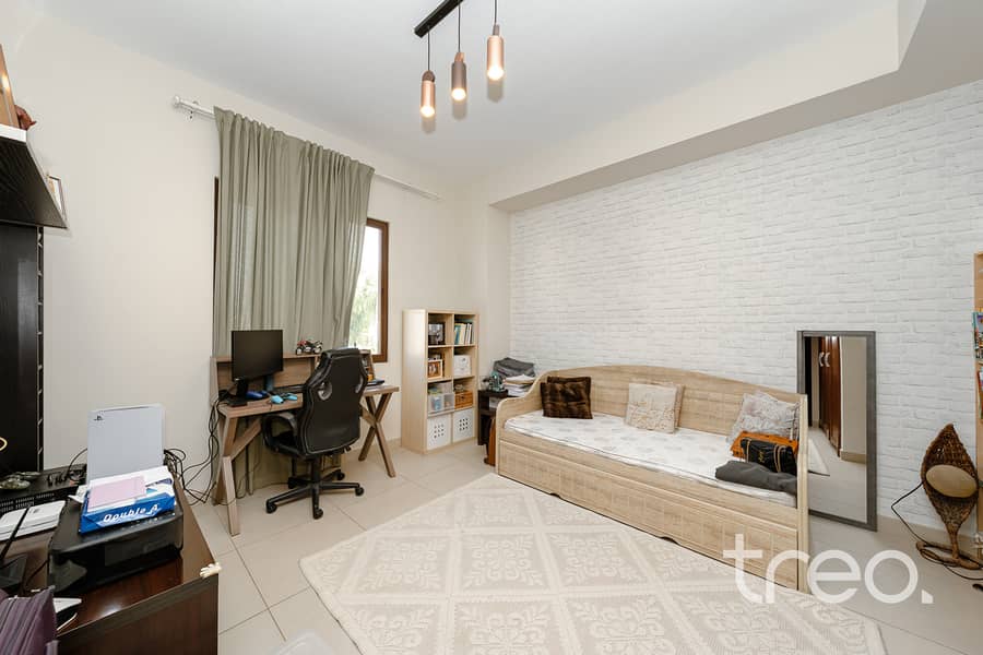 Exclusive | Prime Location | Large Plot - Image 12