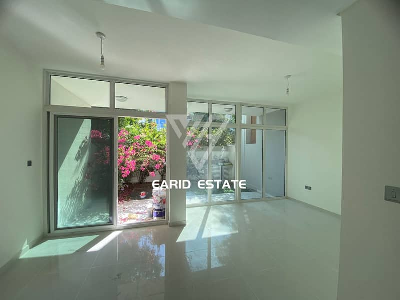 3 Bedrooms, 3 Bathrooms / Vacant / Single Row