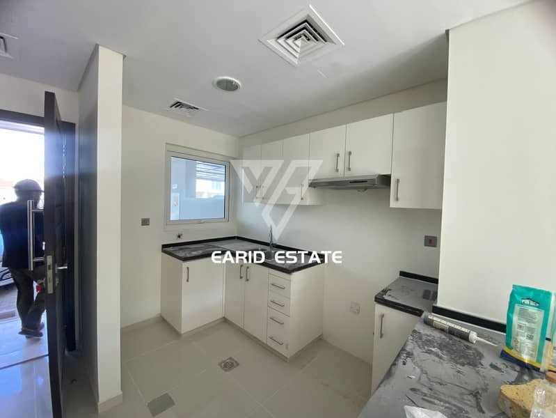 3 Bedrooms, 3 Bathrooms / Vacant / Single Row - Image 6