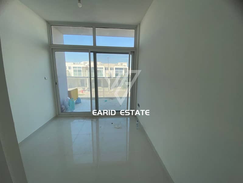 3 Bedrooms, 3 Bathrooms / Vacant / Single Row - Image 8