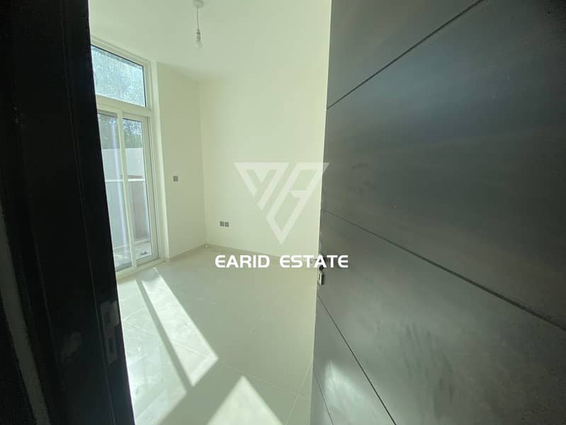 3 Bedrooms, 3 Bathrooms / Vacant / Single Row - Image 9