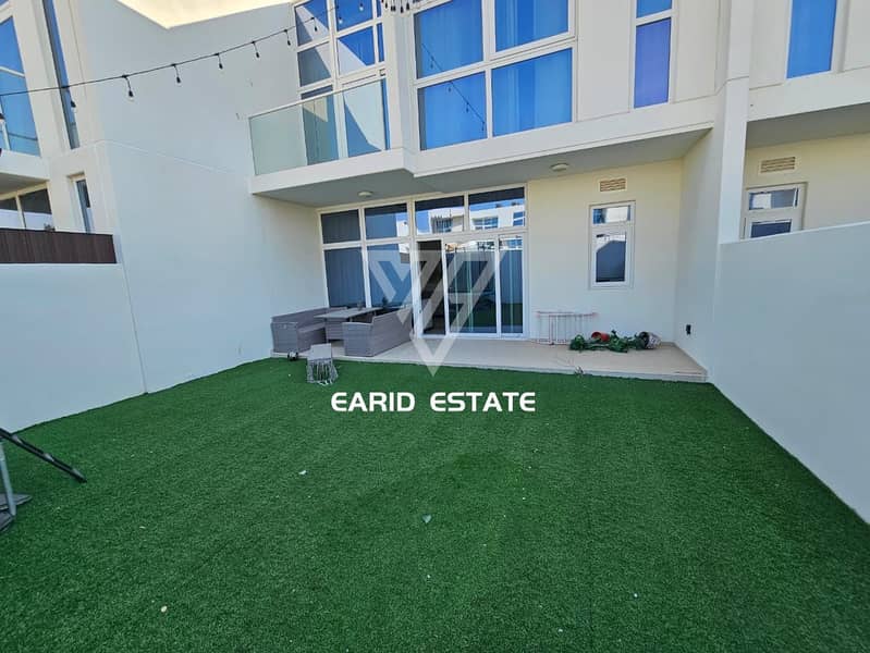 4 Bederooms, 4 Bathrooms / Fully Furnished / Single Row