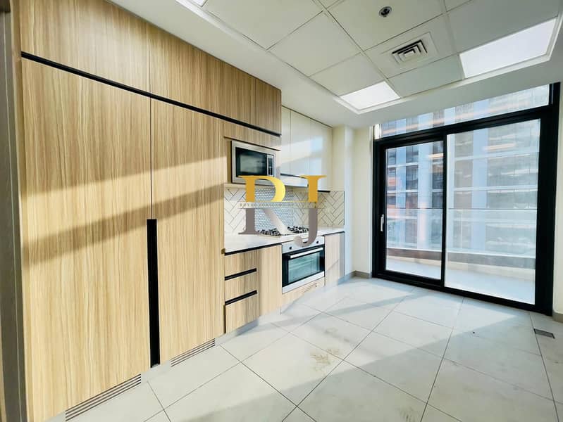 Beautiful 3BR In the Heart of Mankhool - Image 9