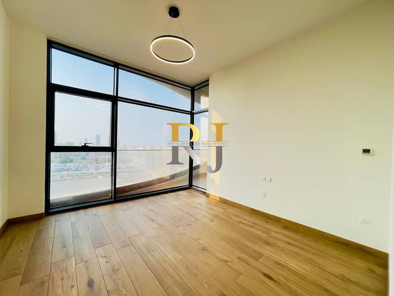 Beautiful 3BR In the Heart of Mankhool - Image 18