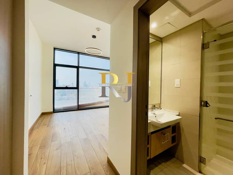 Beautiful 3BR In the Heart of Mankhool - Image 20