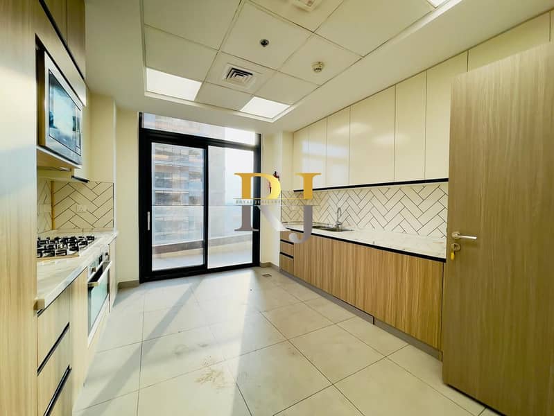 Beautiful 3BR In the Heart of Mankhool - Image 23