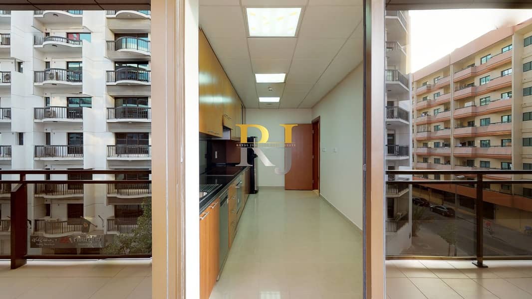 Elegant 4 BR Apt with Modern Amenities - Image 9