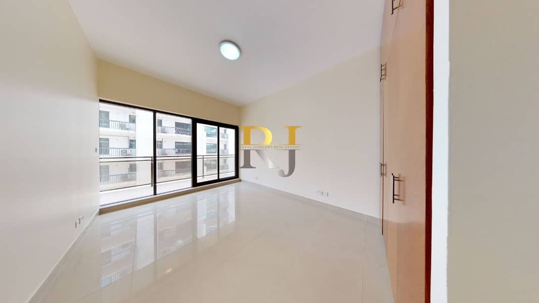 Elegant 4 BR Apt with Modern Amenities - Image 16