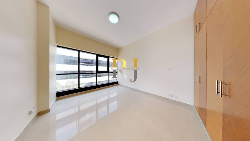 Elegant 4 BR Apt with Modern Amenities - Image 18