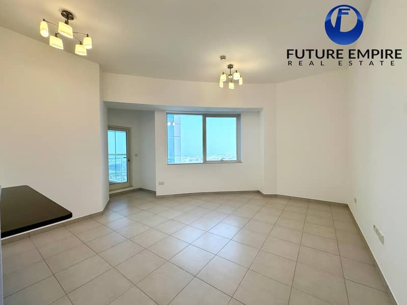 Spacious 2BHK | Near Metro | Ready to Book | Laundry Room - Image 8