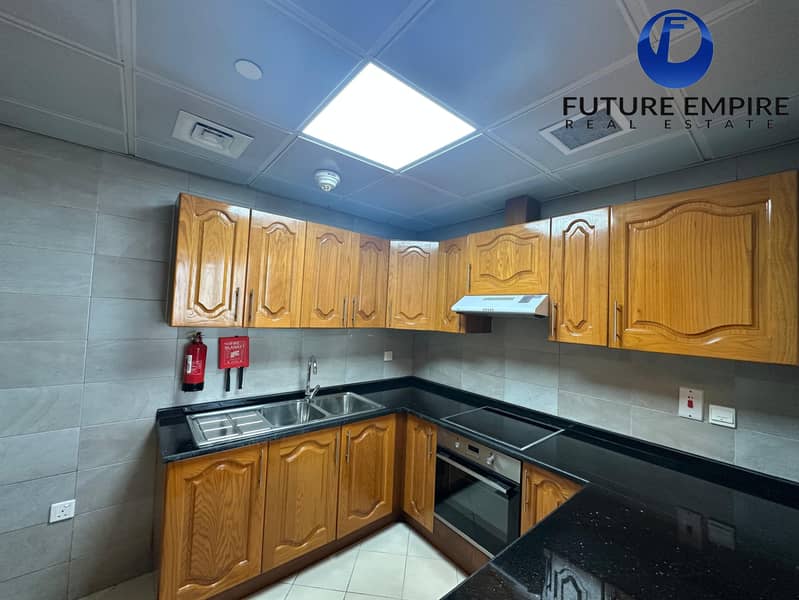 Spacious 2BHK | Near Metro | Ready to Book | Laundry Room - Image 11