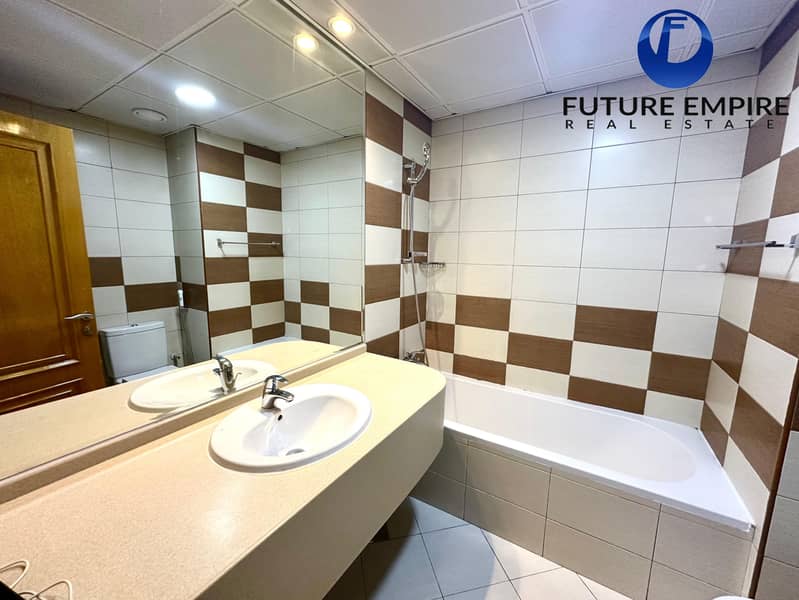 Spacious 2BHK | Near Metro | Ready to Book | Laundry Room - Image 17