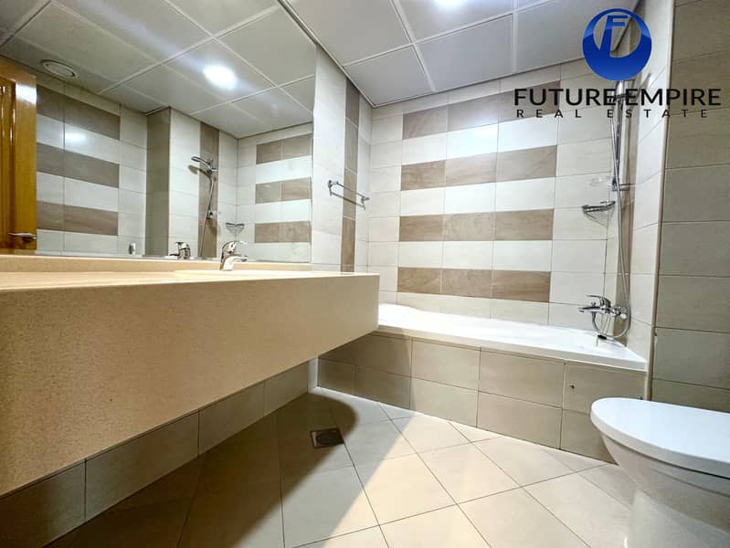 Spacious 2BHK | Near Metro | Ready to Book | Laundry Room - Image 18