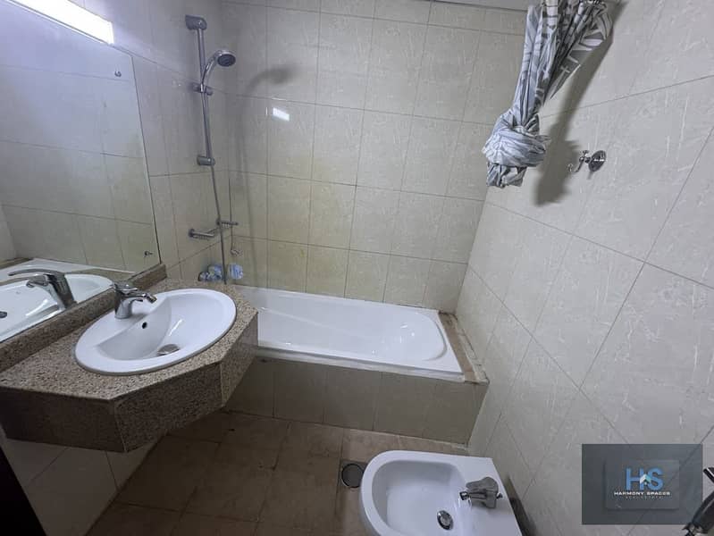 SPACIOUS 1 BEDROOM | HAD A BALCONY | CLOSE KITCHEN - Image 11