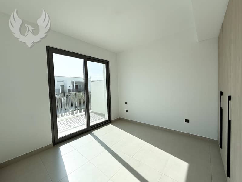 Ready | Vacant | Single Row | Community Expert - Image 10